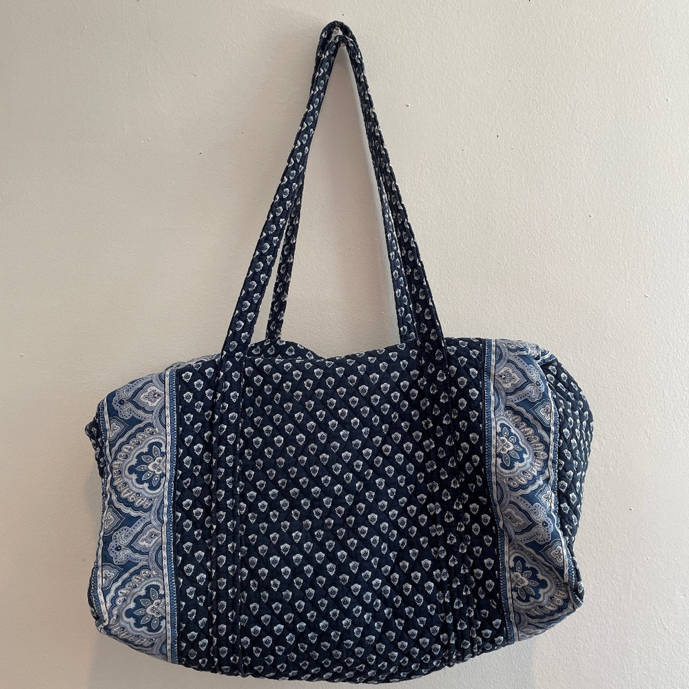 VERA BRADLEY Retired 2005 Nantucket Navy Duffel Large Travel quilted blue